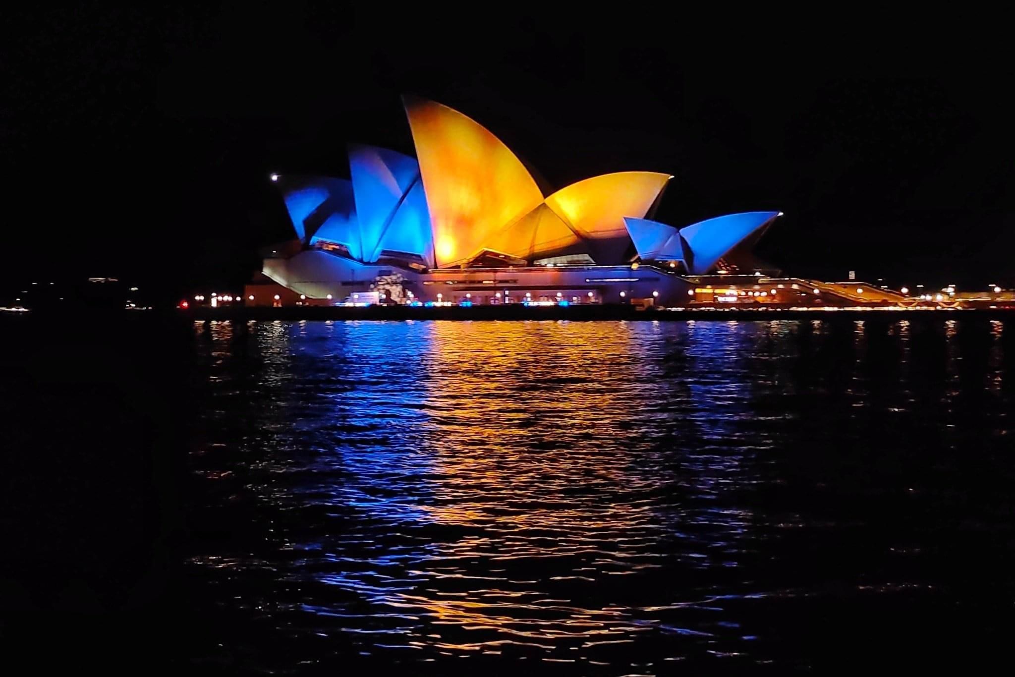 Від Ніагари до Сіднея: світові перлини підсвічують синьо-жовтими кольорами на підтримку України - 24 Канал Від Ніагари до Сіднея: світові перлини підсвічують синьо-жовтими кольорами на підтримку України - 24 Канал