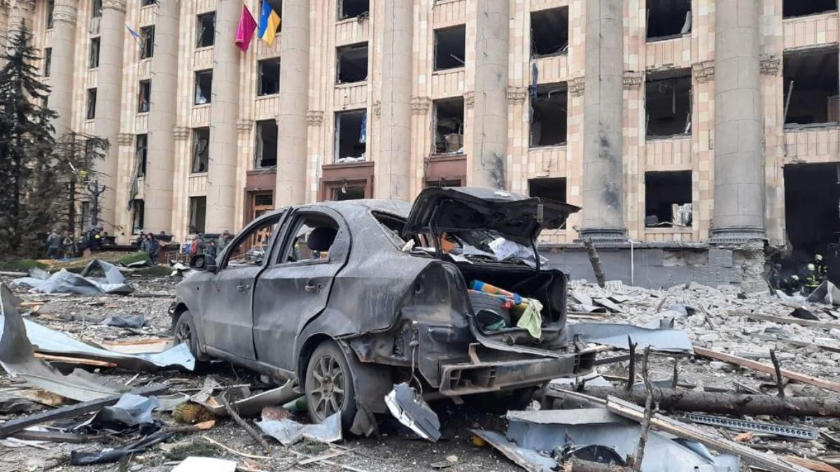 Харків під обстрілами: російські війська вбивають мирних людей і самі себе - Ні війні