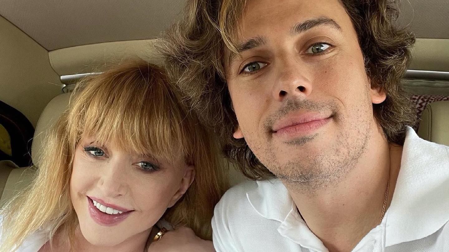 Галкин с Пугачевой покинули Россию: они были пройти войны с Украиной - Нет войне Галкин с Пугачевой покинули Россию: они были пройти войны с Украиной - Нет войне