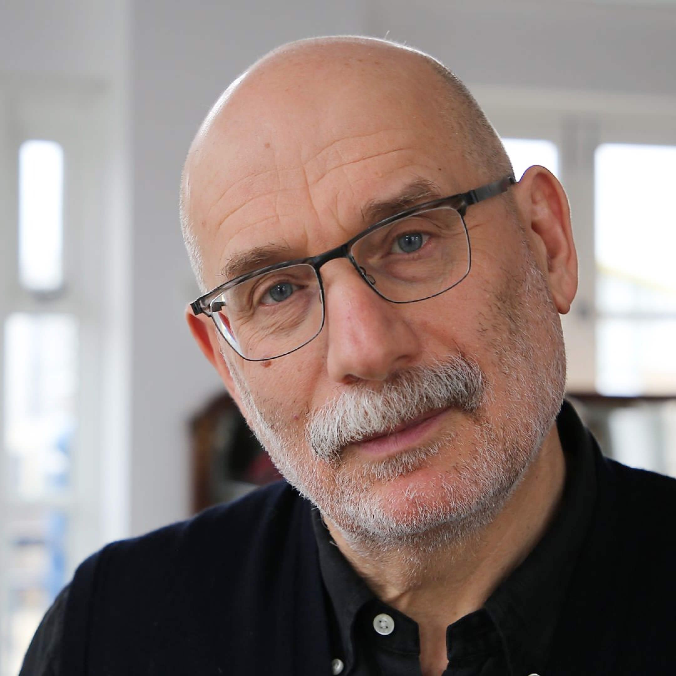 Живемо бідно, але всіх перемагаємо, – Акунін спрогнозував, що чекає росіян - Ні війні Живемо бідно, але всіх перемагаємо, – Акунін спрогнозував, що чекає росіян - Ні війні